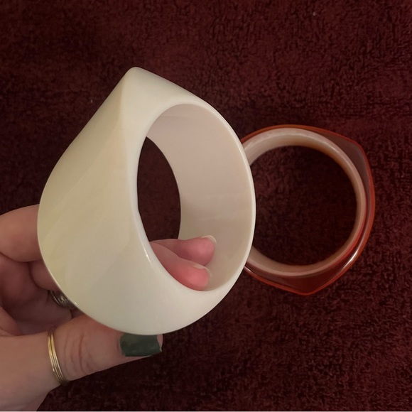 🚫SOLD🚫Vintage Bangles One Ivory and One Orange. - Picture 3 of 9